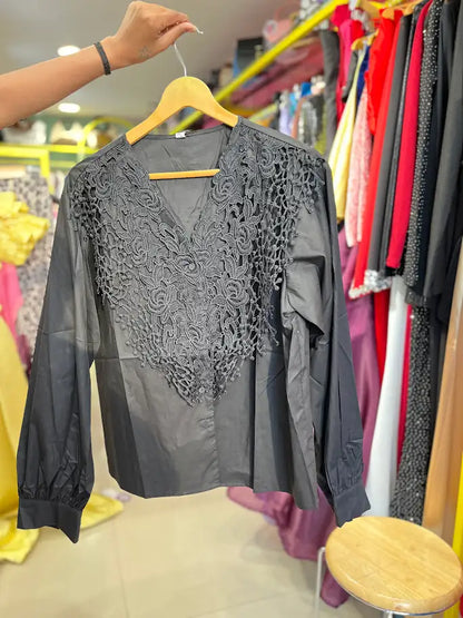 LACE V NECKK SHIRT