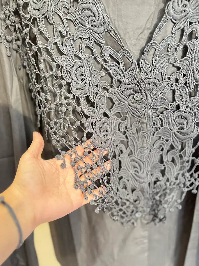 LACE V NECKK SHIRT